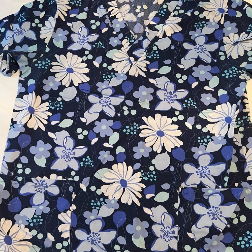Absolute Floral V-Neck Scrub Top in‎ Blue and White-Medium